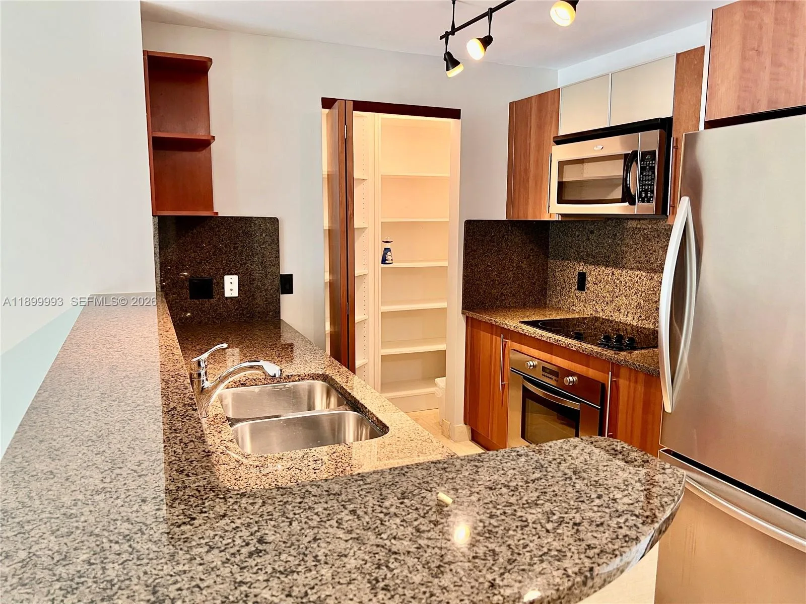 300 S Biscayne Blvd # 2006, Miami, FL 33131 photo 9