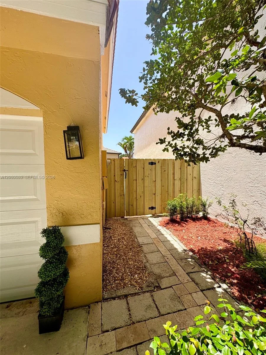 9833 NW 5th Ct, Plantation, FL 33324 photo 6