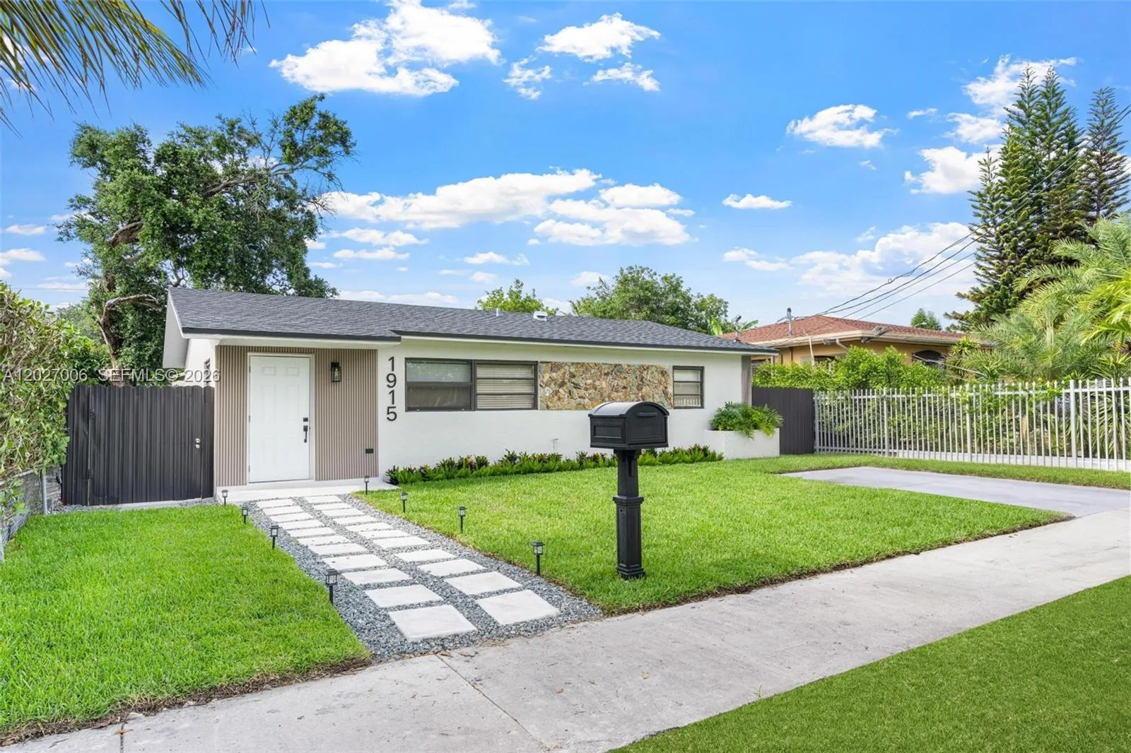 1915 NW 86th St, Miami, FL 33147