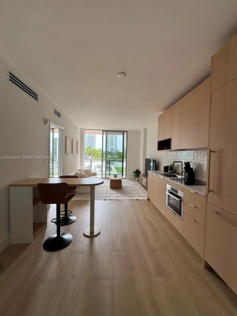 90 NE 32nd St # 811, Miami, FL 33137 photo 5