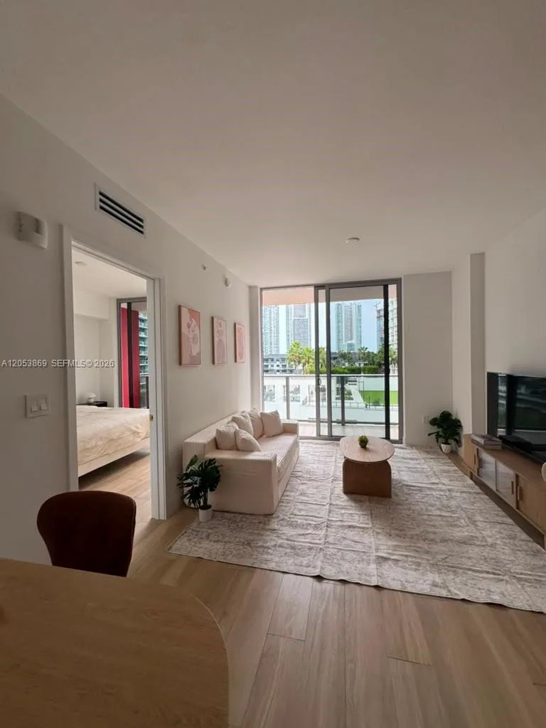 90 NE 32nd St # 811, Miami, FL 33137 photo 6