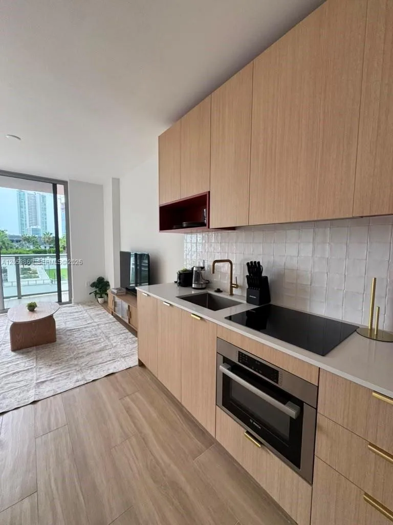 90 NE 32nd St # 811, Miami, FL 33137 photo 7