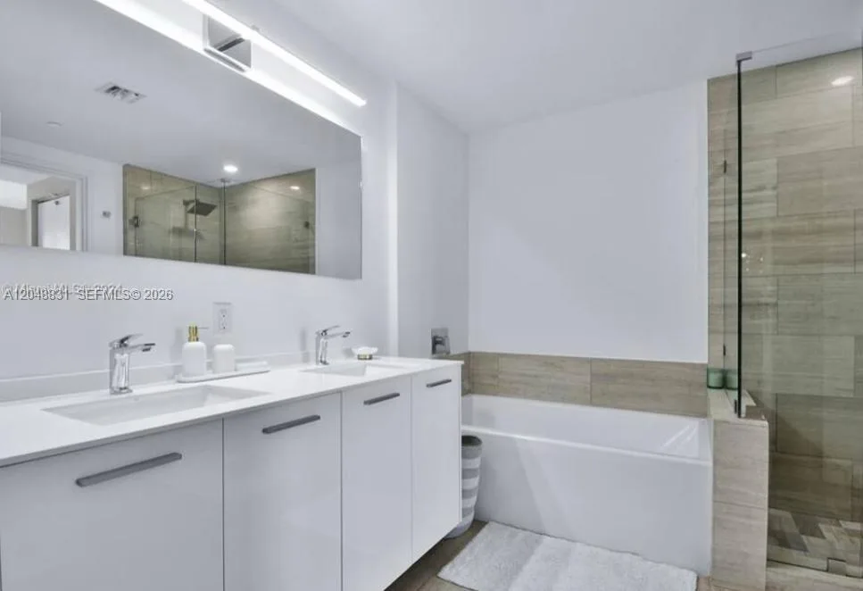 1300 Brickell Bay Dr # 2208, Miami, FL 33131 photo 11