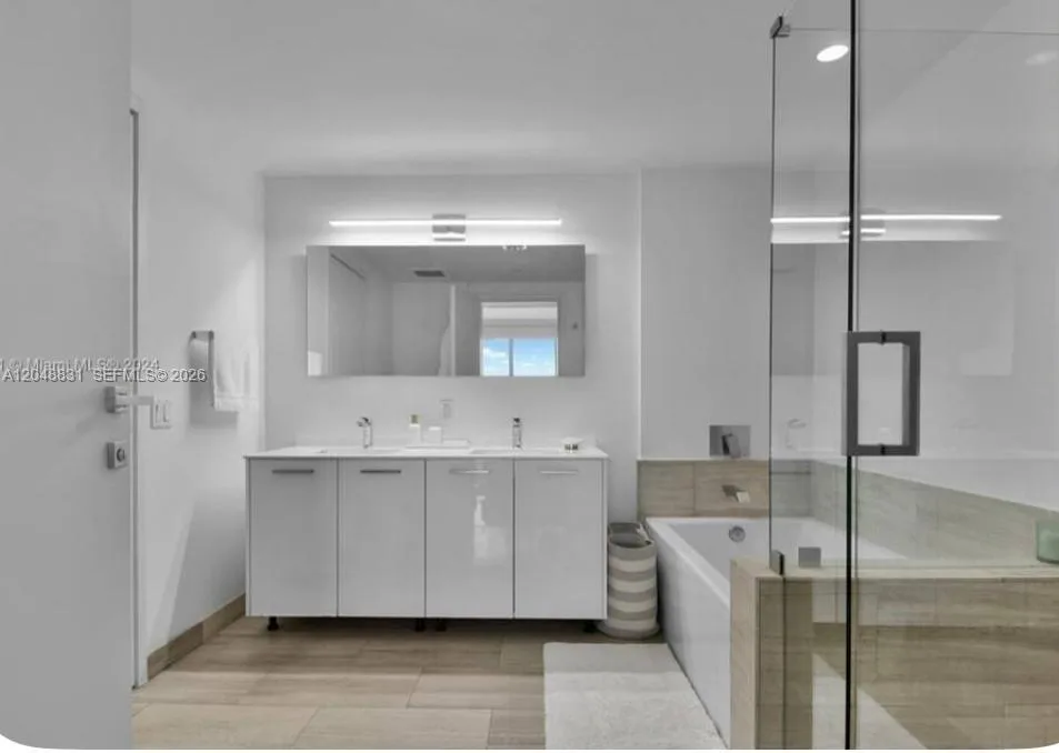 1300 Brickell Bay Dr # 2208, Miami, FL 33131 photo 12