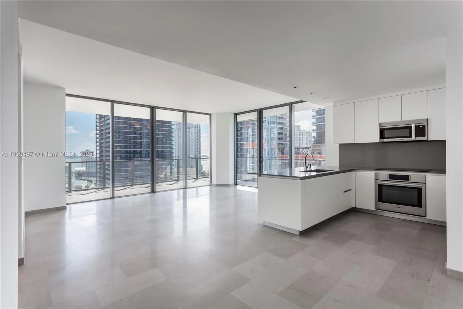 88 SW 7th St # 2101, Miami, FL 33130 photo 4