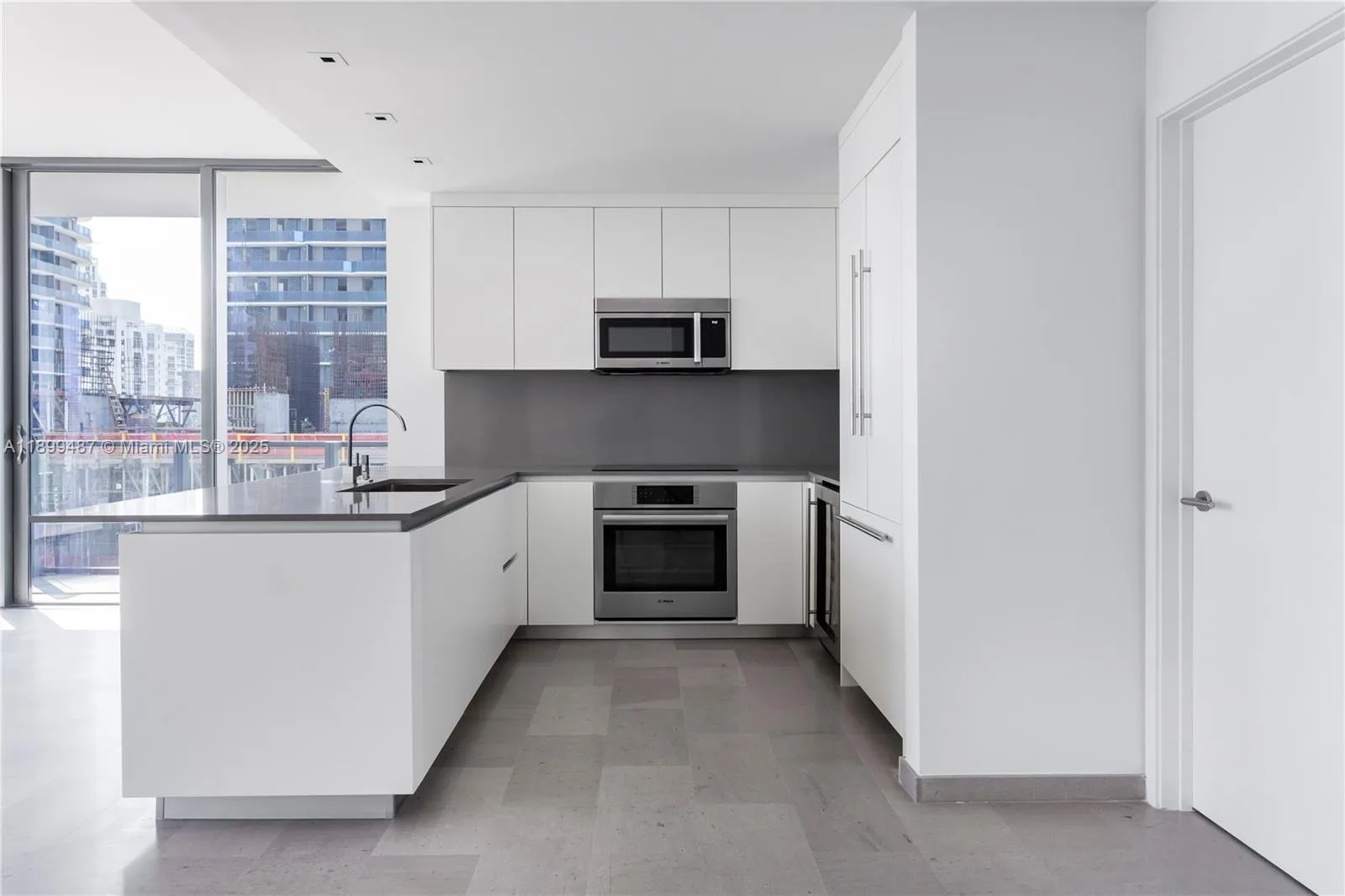 88 SW 7th St # 2101, Miami, FL 33130 photo 5