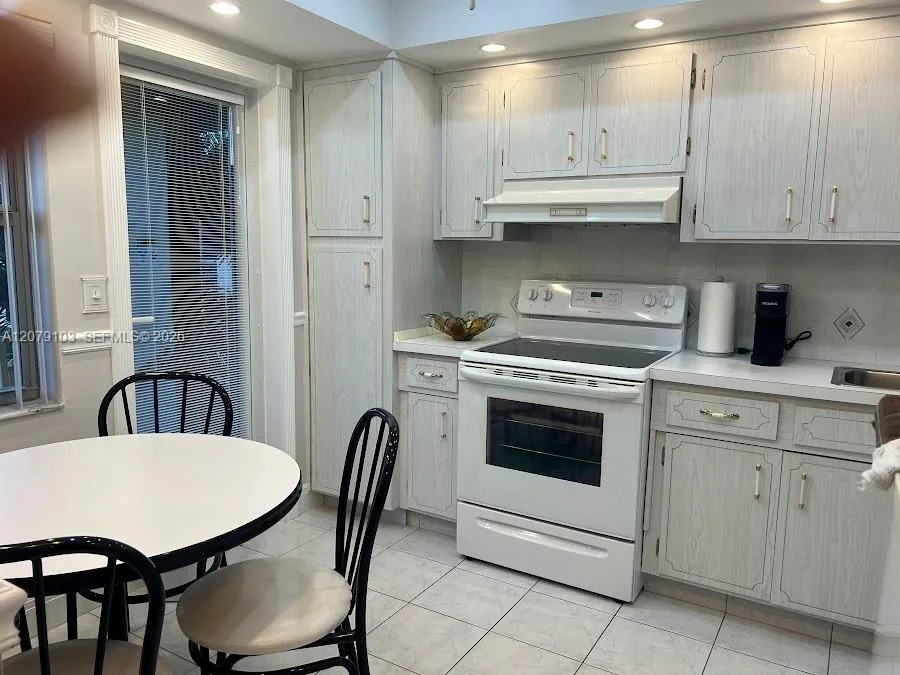 1350 Atlantic Shores Blvd # 322, Hallandale Beach, FL 33009