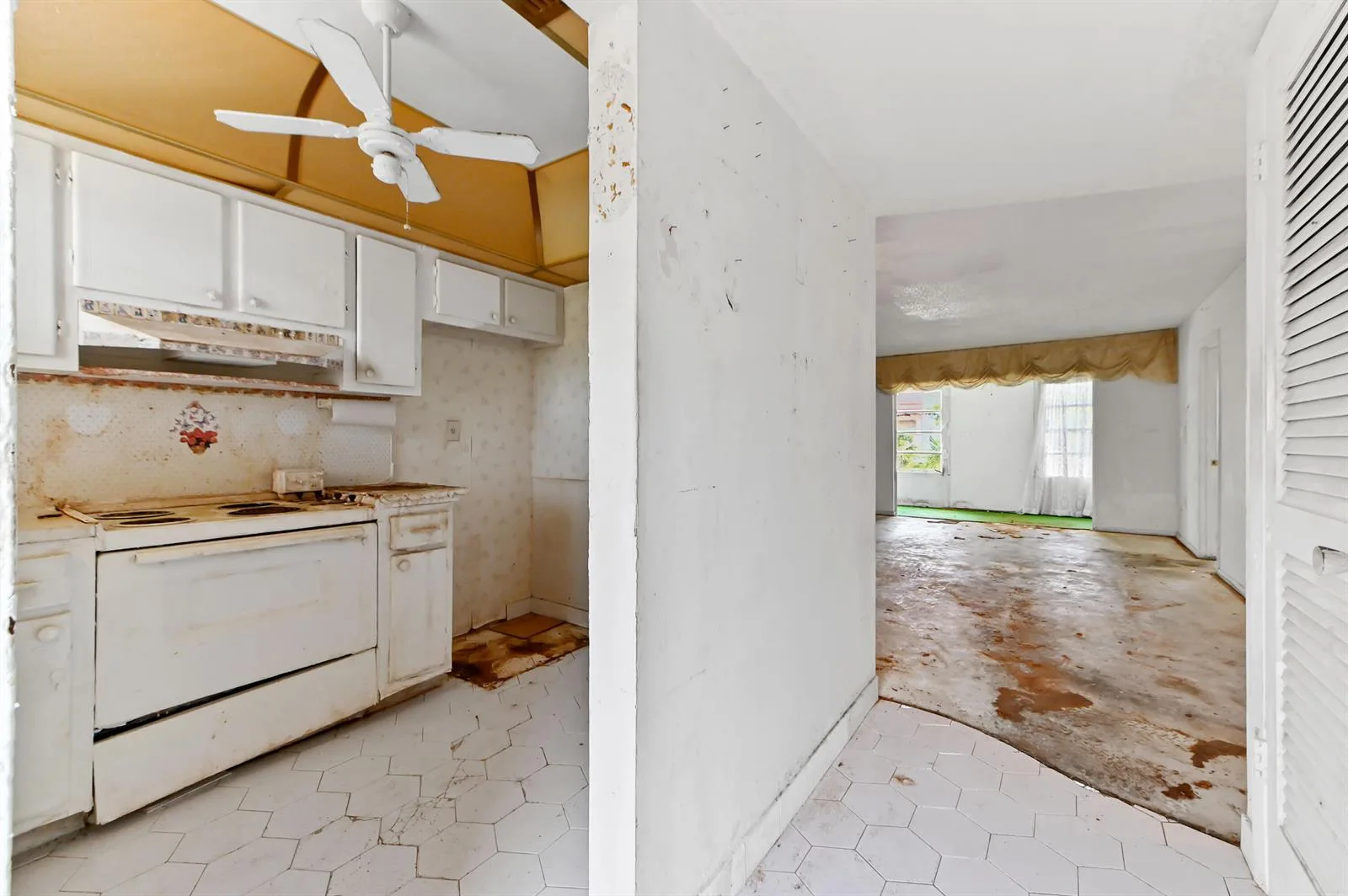 3091 E Sunrise Lakes Drive # 302, Sunrise, FL 33322 photo 2