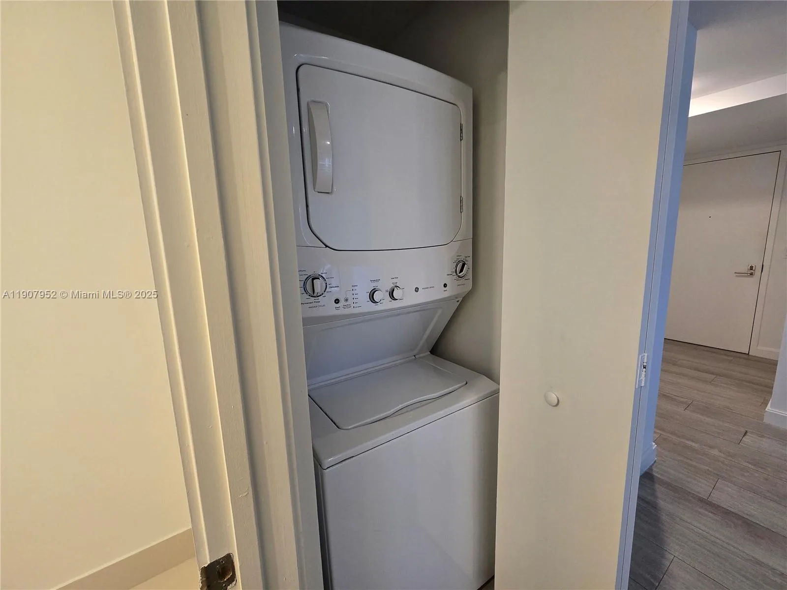 55 SW 9th St # 2409, Miami, FL 33130 photo 12