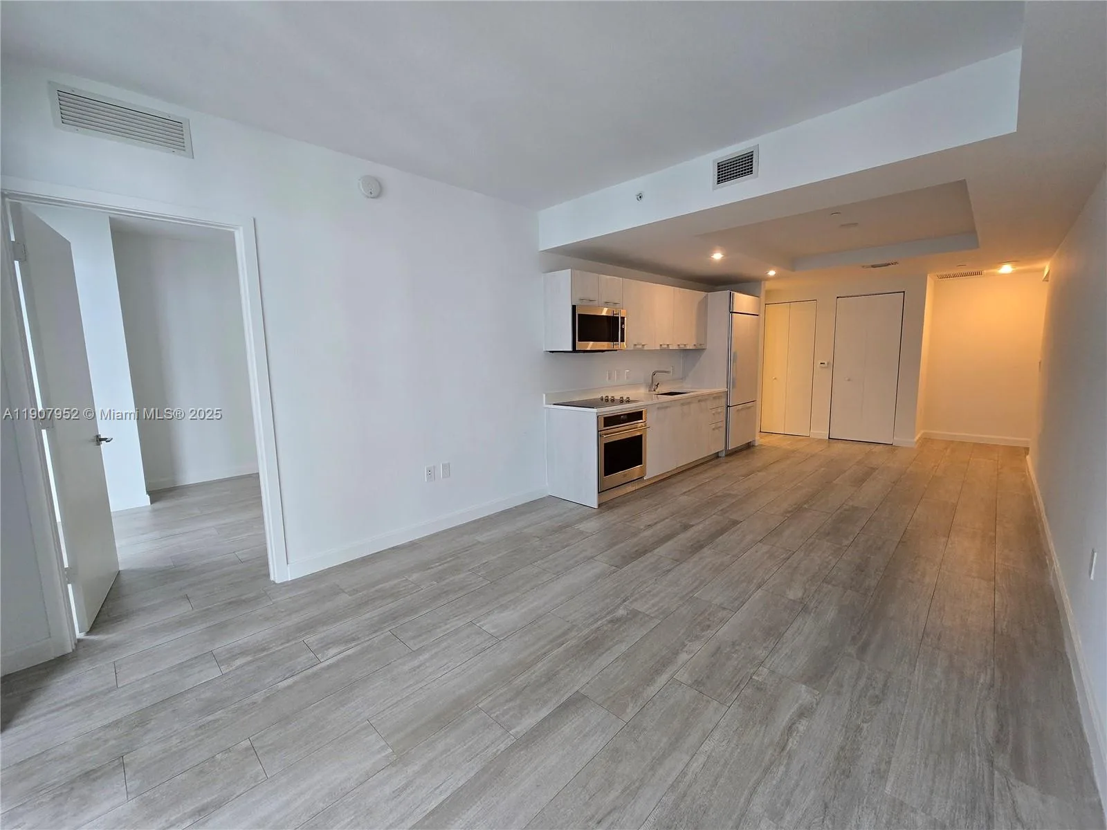 55 SW 9th St # 2409, Miami, FL 33130 photo 4