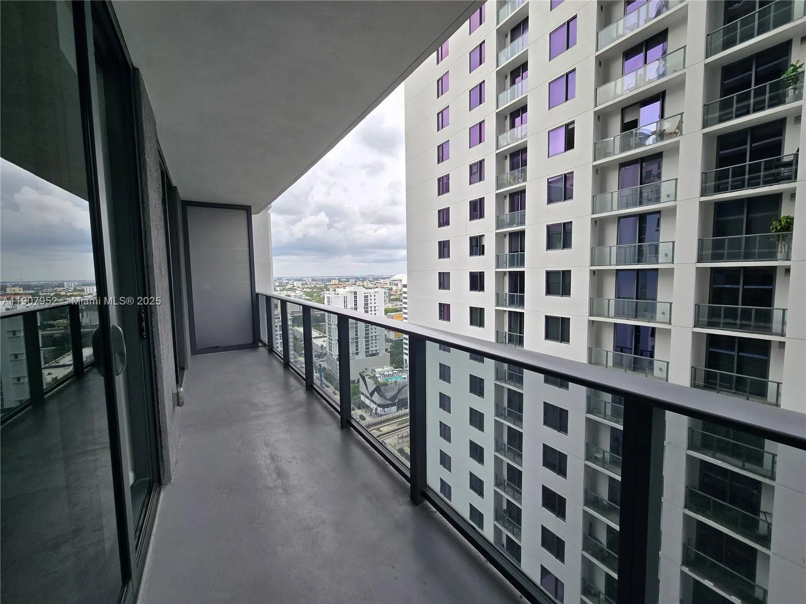 55 SW 9th St # 2409, Miami, FL 33130 photo 5