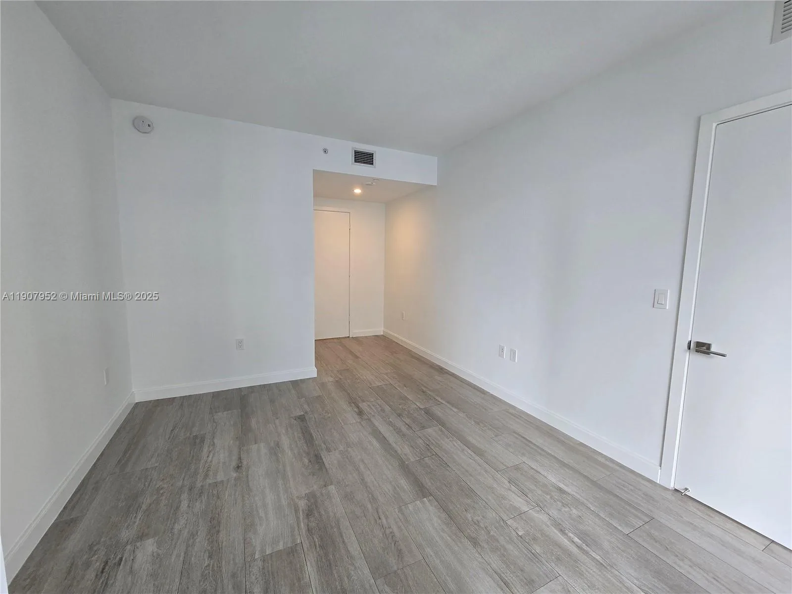 55 SW 9th St # 2409, Miami, FL 33130 photo 7