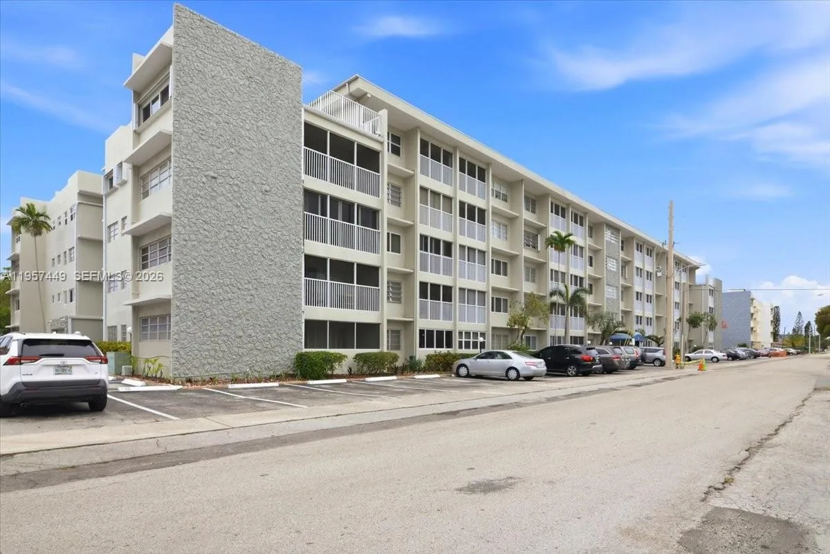 330 SE 2nd St # 501G, Hallandale Beach, FL 33009 photo 3