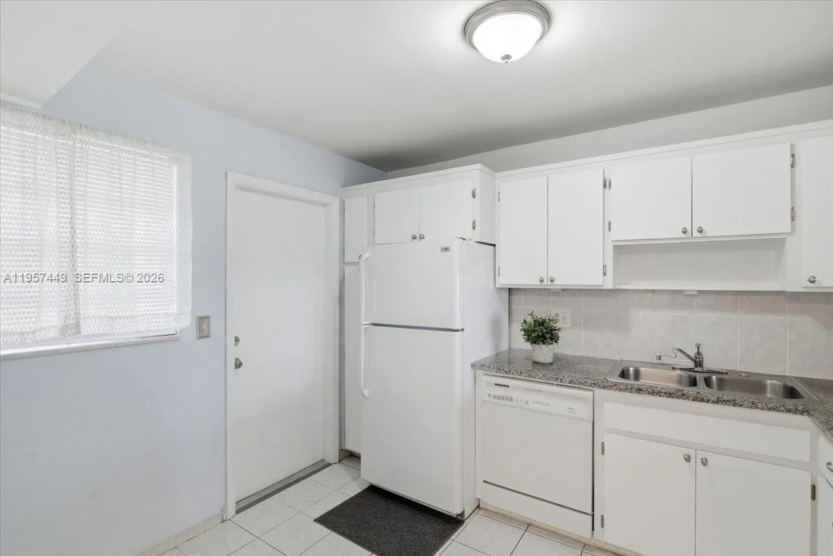 330 SE 2nd St # 501G, Hallandale Beach, FL 33009 photo 9