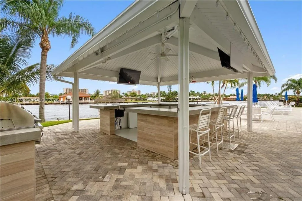 6207 BAY CLUB Drive # 1, Fort Lauderdale, FL 33308