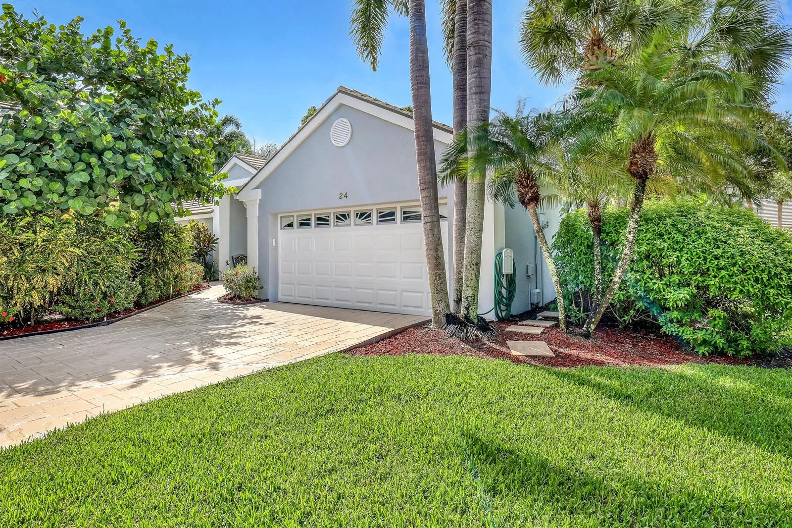 24 ADMIRALS Court, Palm Beach Gardens, FL 33418