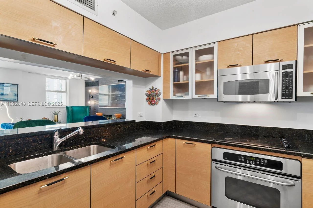 31 SE 5th St # 2911, Miami, FL 33131 photo 5