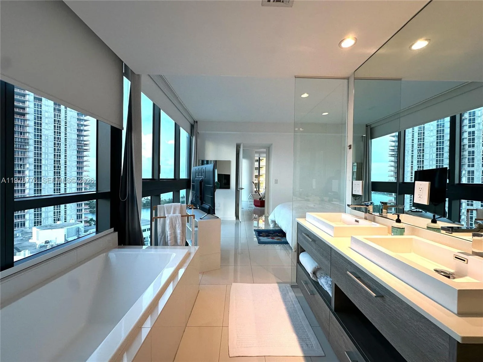 650 NE 32nd St # 2108, Miami, FL 33137 photo 12