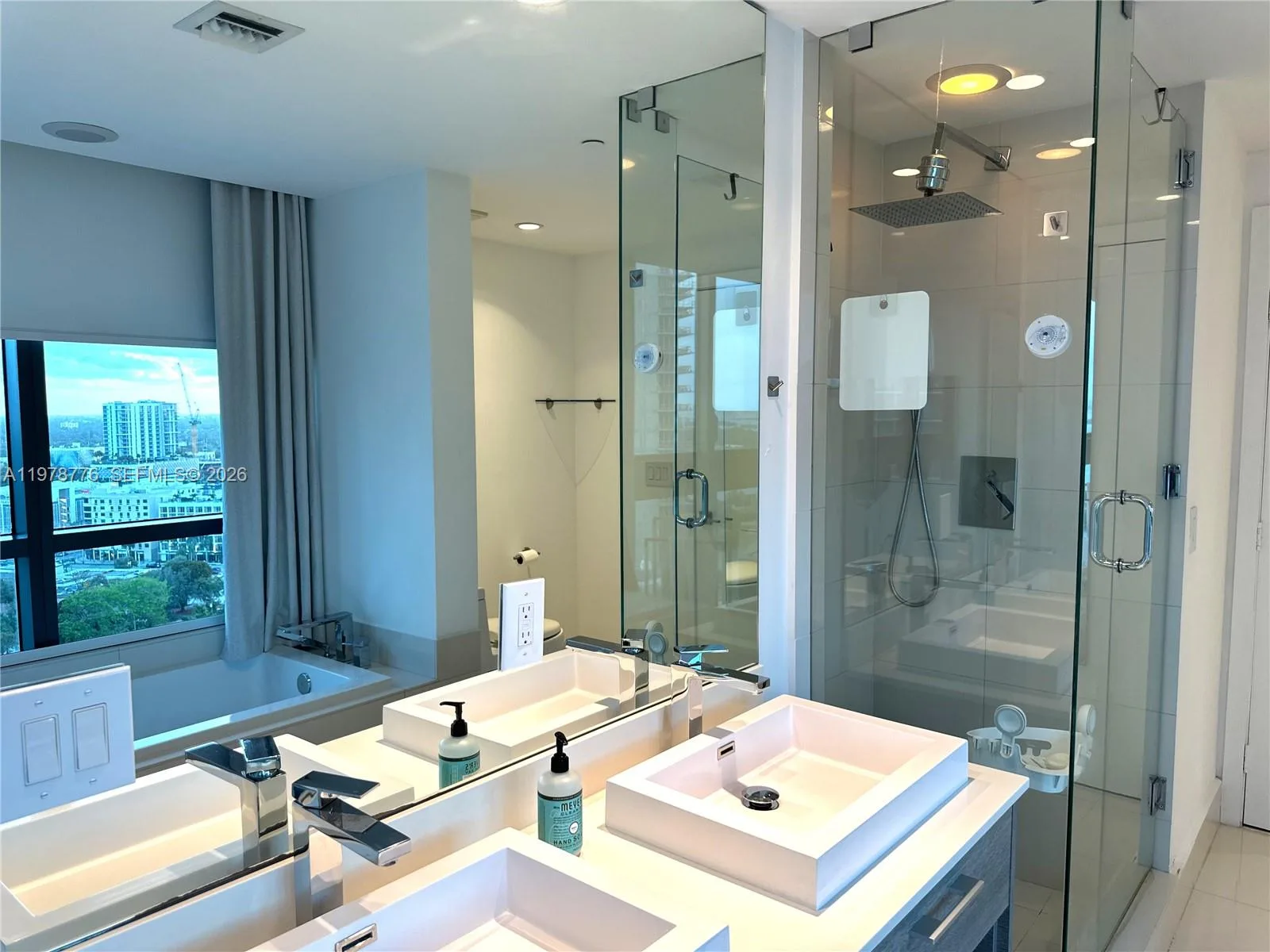 650 NE 32nd St # 2108, Miami, FL 33137 photo 13