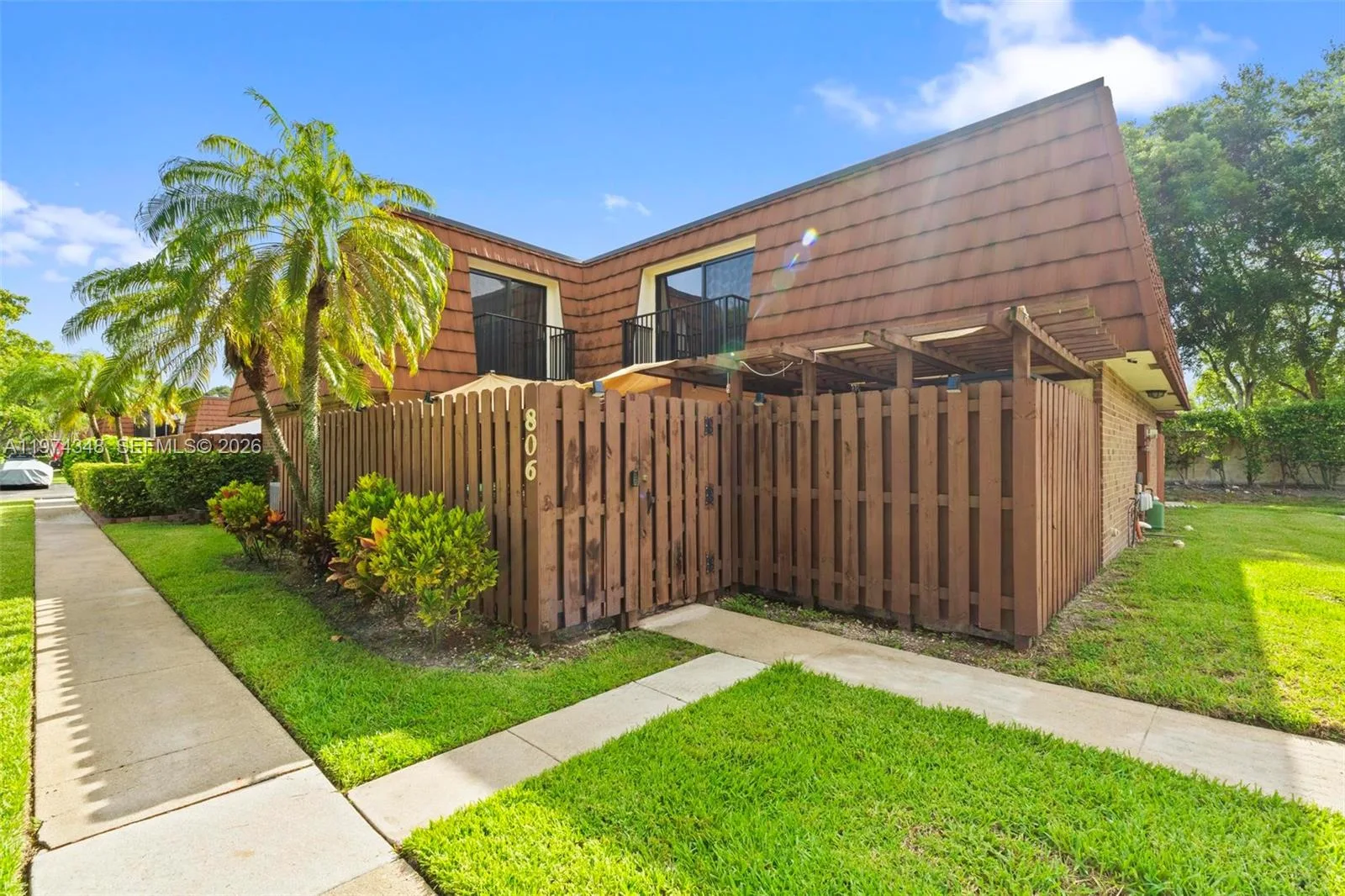 806 SW 119th Way, Davie, FL 33325