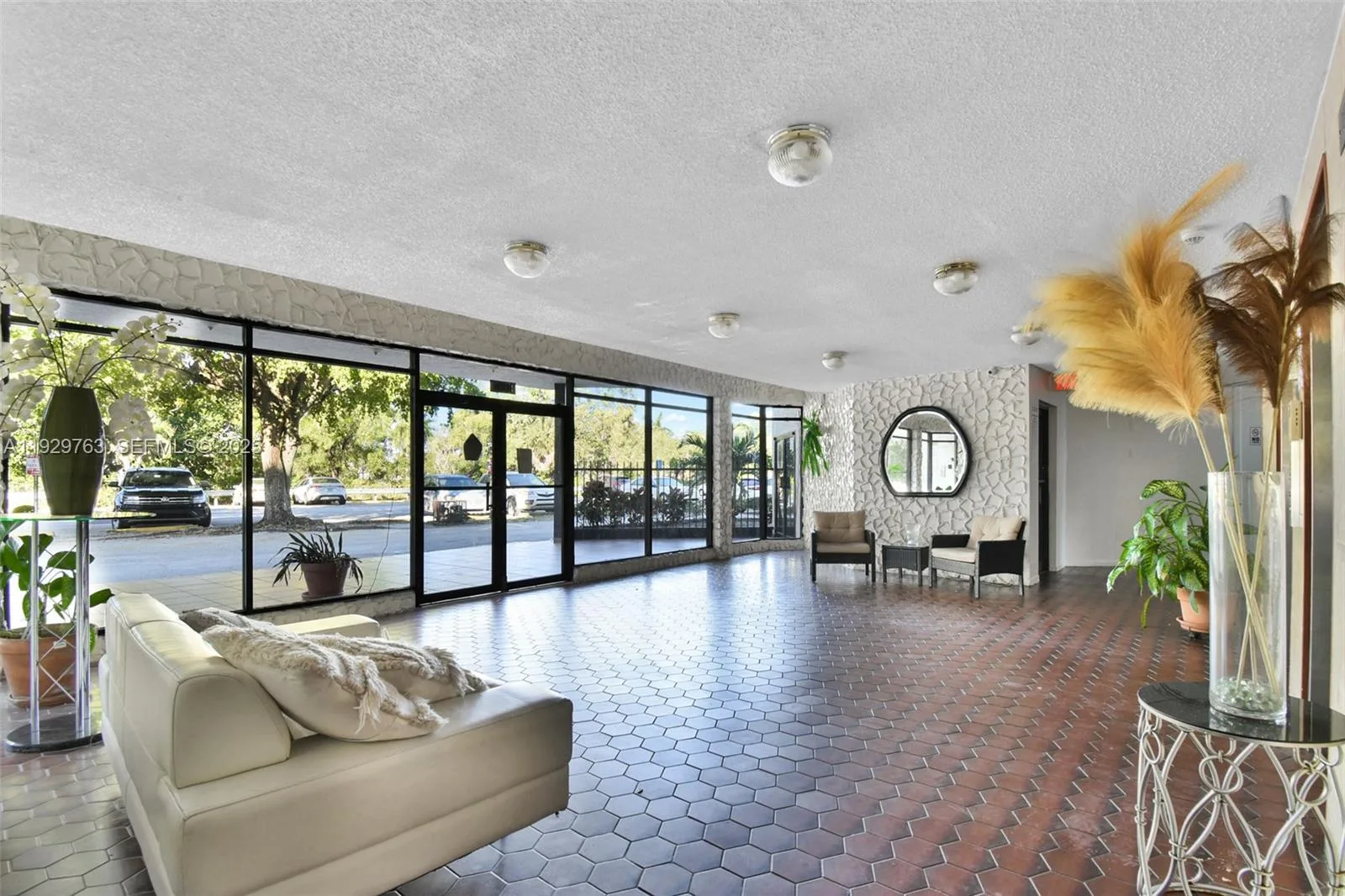 9682 Fontainebleau Blvd # 306, Miami, FL 33172 photo 6