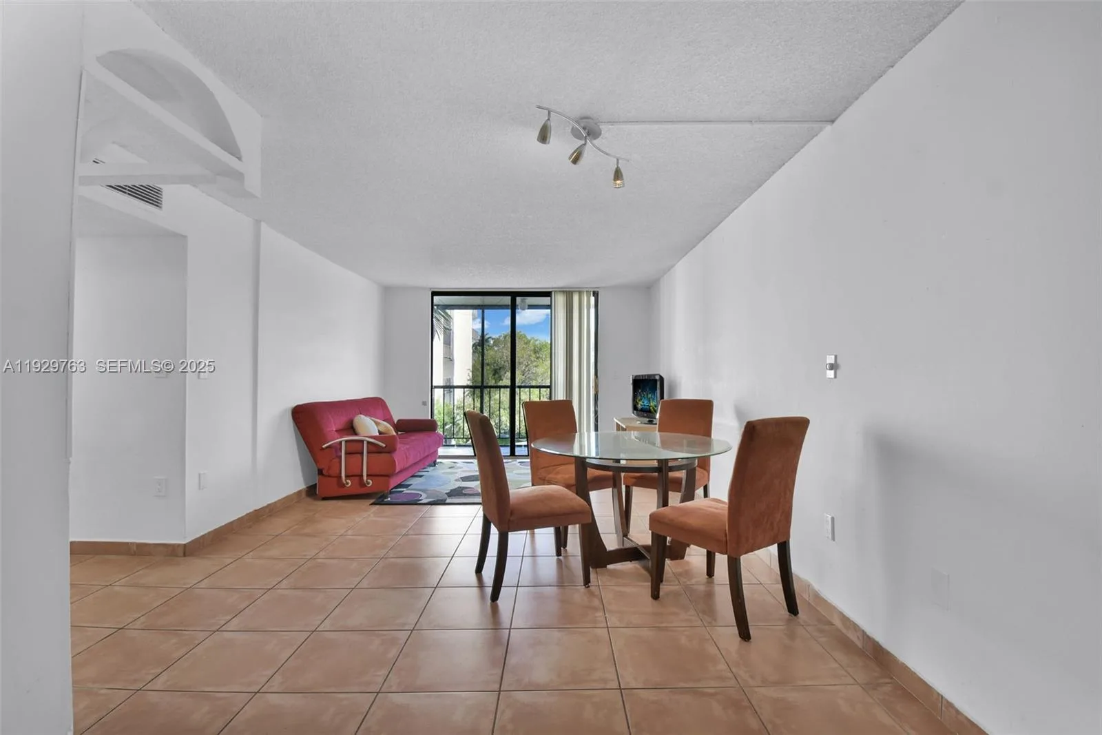 9682 Fontainebleau Blvd # 306, Miami, FL 33172 photo 7