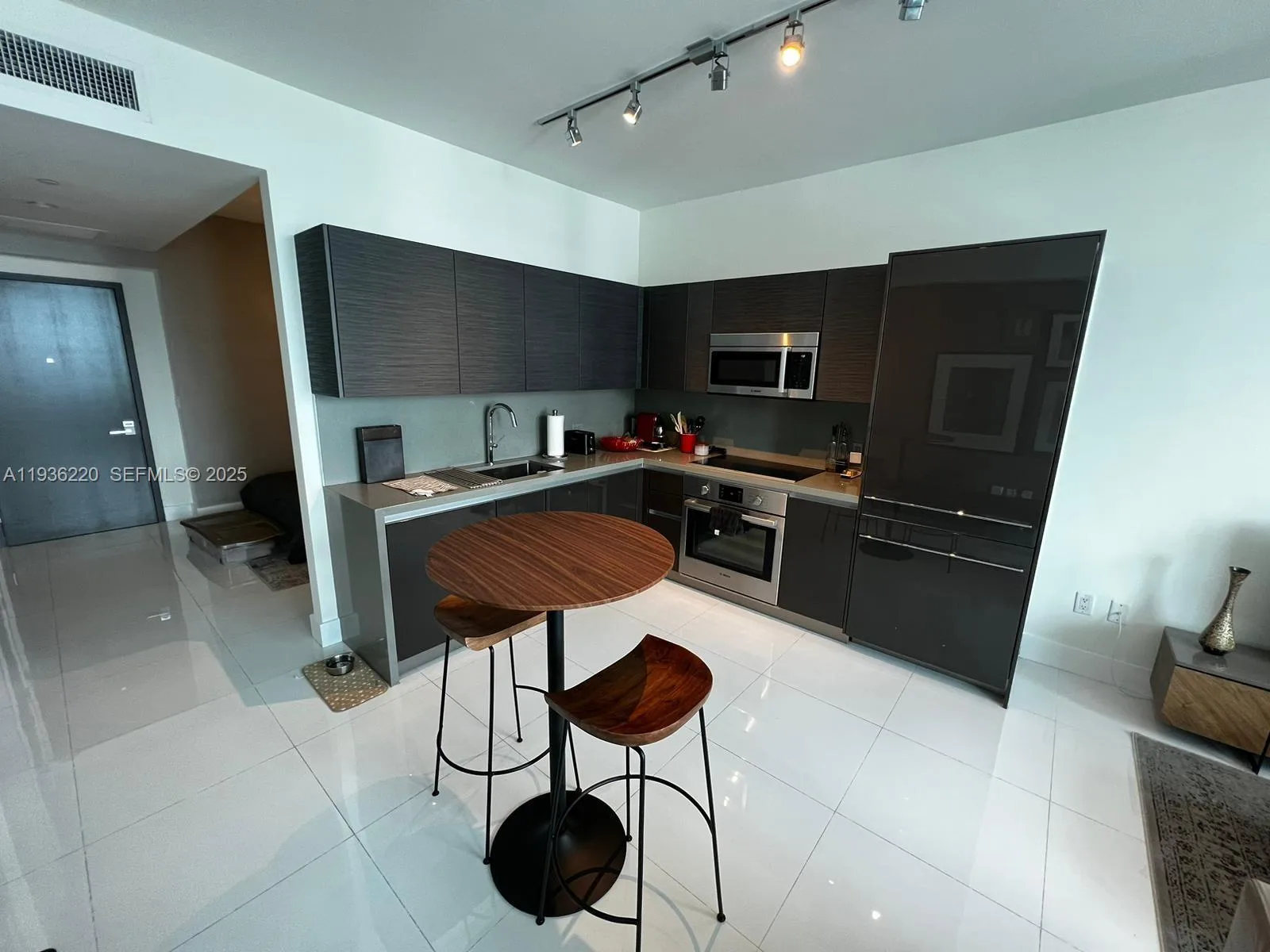 1080 Brickell Ave # 3605, Miami, FL 33131 photo 4