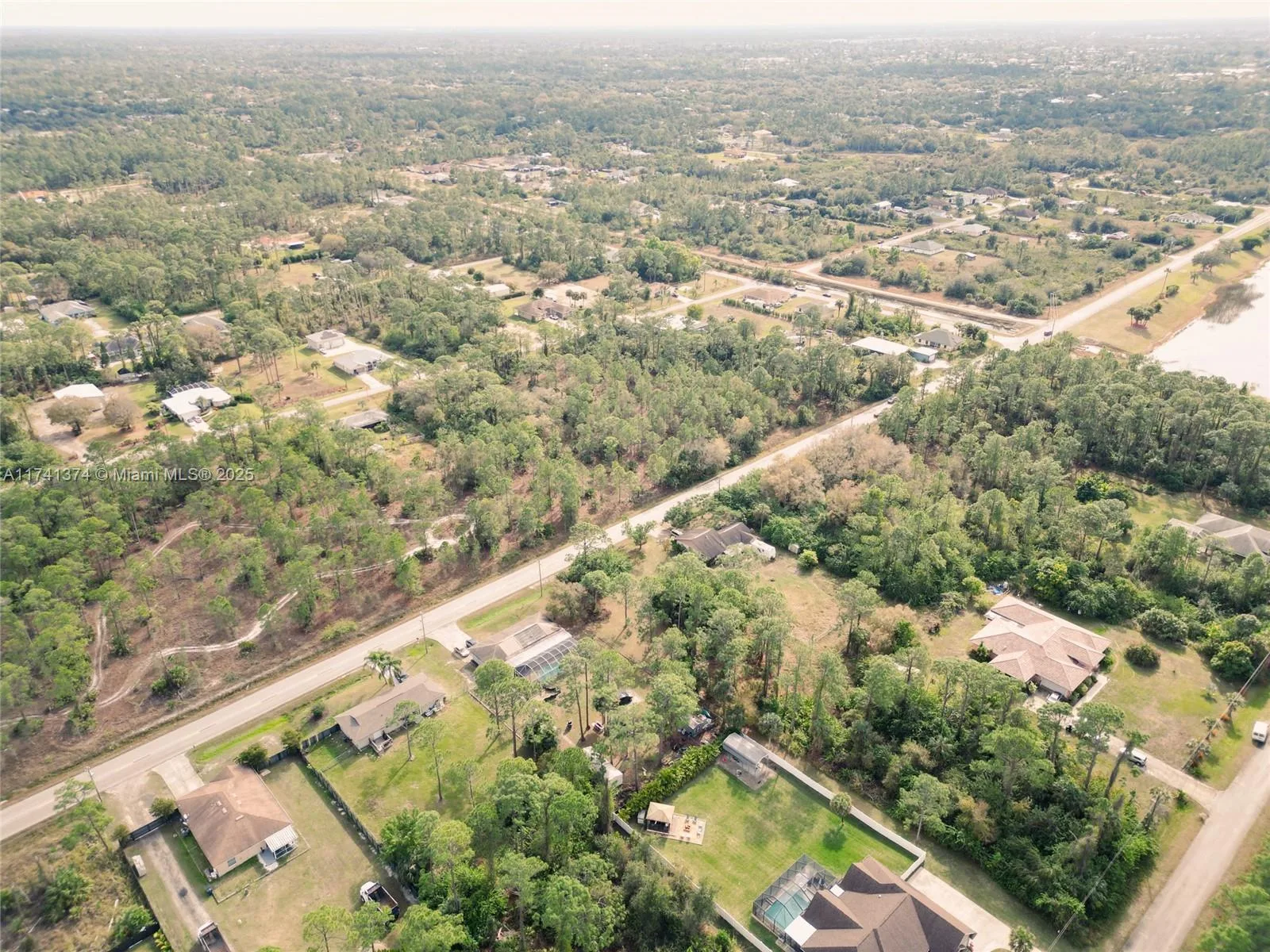 814 WILLIAMS AVE, Lehigh Acres, FL 33972 photo 2