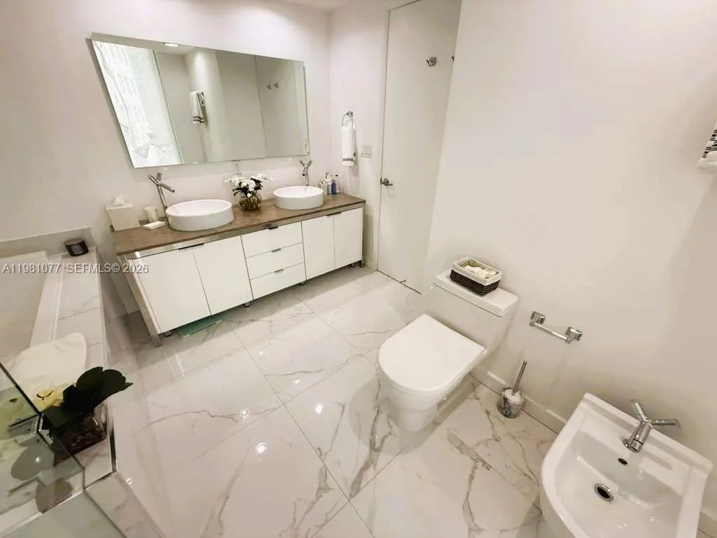 495 Brickell Ave # 511, Miami, FL 33131 photo 10