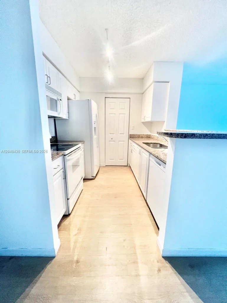 1155 BRICKELL BAY DR # 807, Miami, FL 33131 photo 6