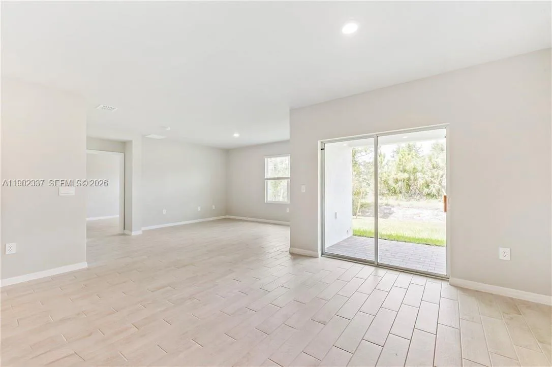 5215 BUTTE ST, Lehigh Acres, FL 33971 photo 9