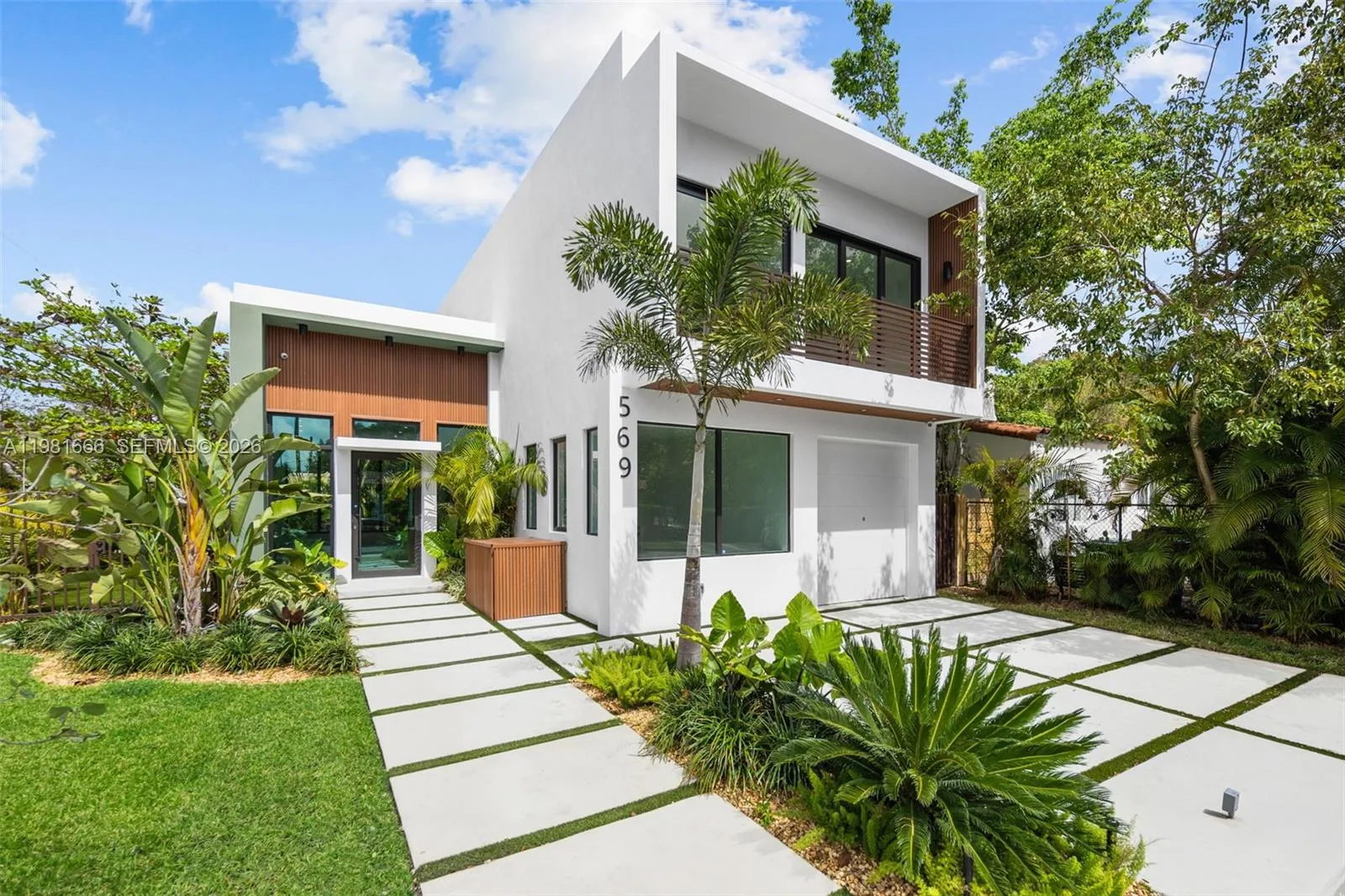569 NW 44th St, Miami, FL 33127