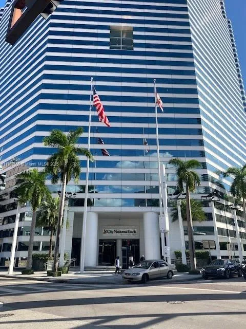 100 SE 2 ST # 2000, Miami, FL 33131 photo 4