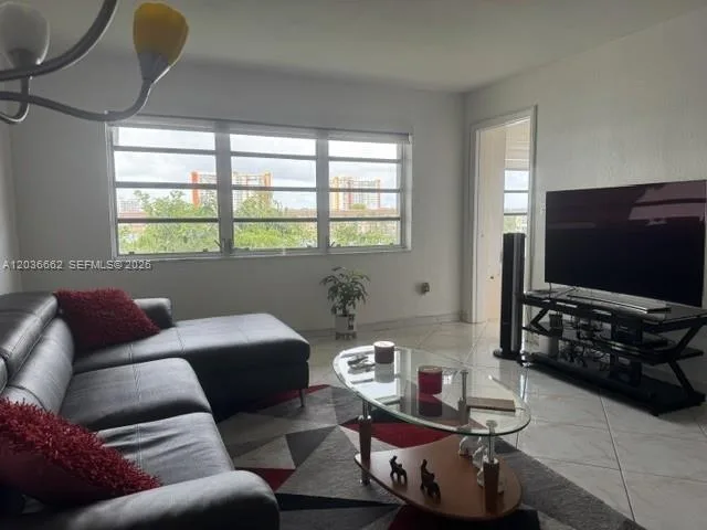 1530 NE 191st St # 305, Miami, FL 33179 photo 3