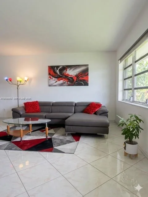 1530 NE 191st St # 305, Miami, FL 33179 photo 5