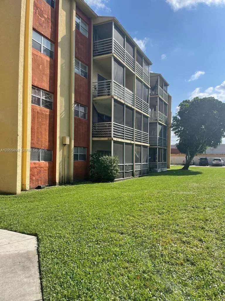 3610 NW 21st St # 311, Lauderdale Lakes, FL 33311