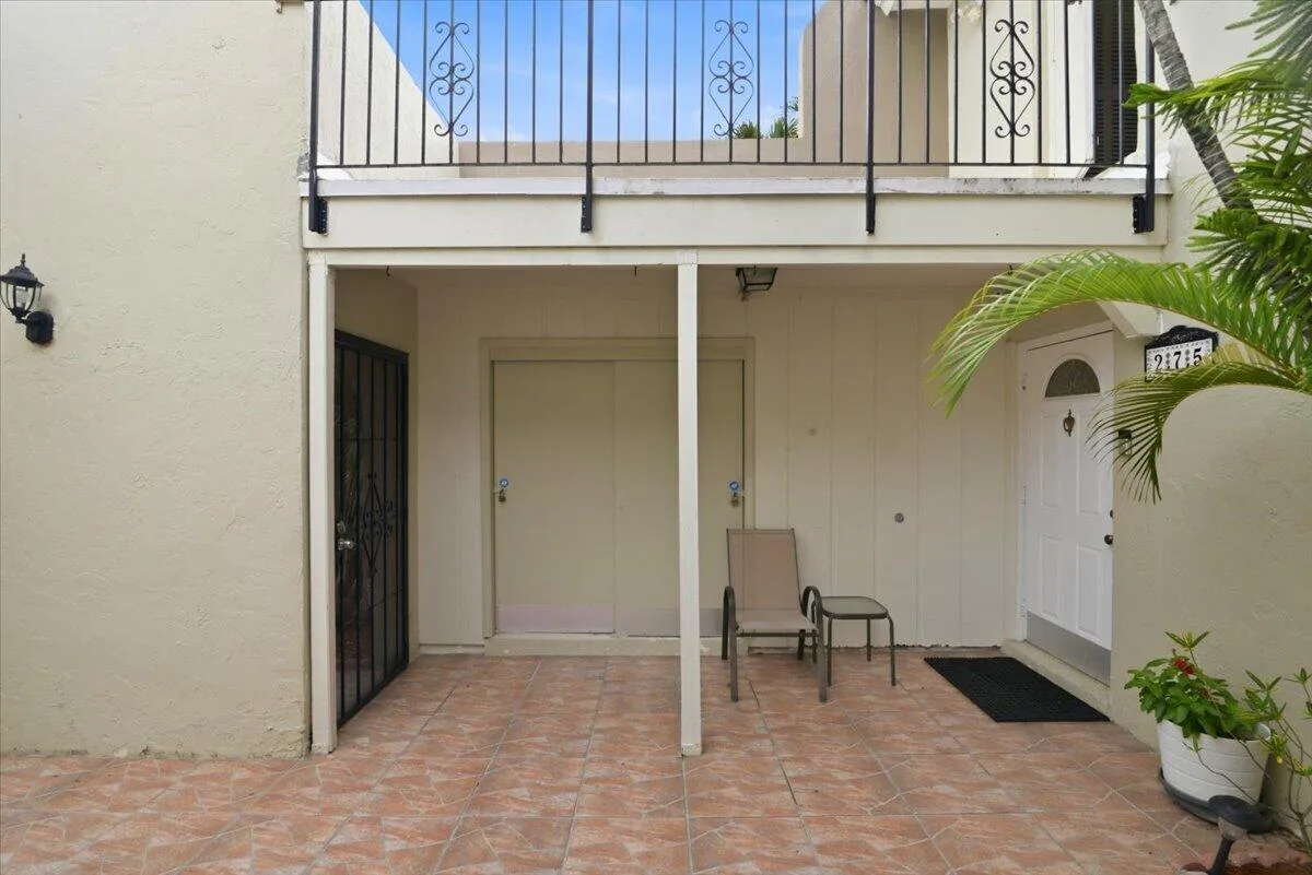 275 Jacaranda Drive, Plantation, FL 33324 photo 4
