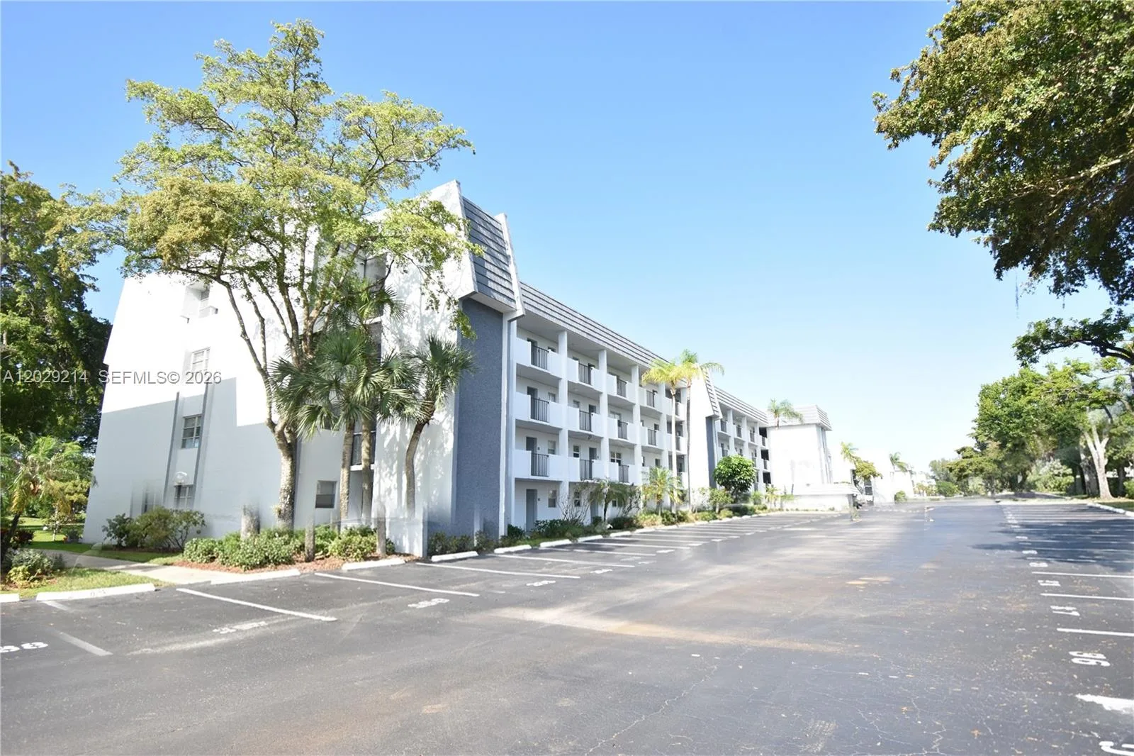 6080 NW 44th St # 201, Lauderhill, FL 33319