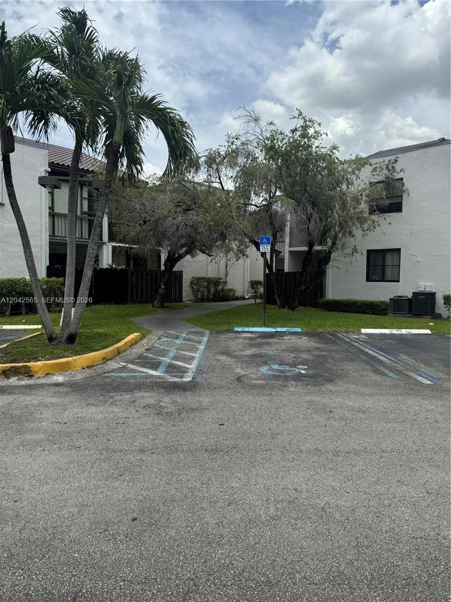 9429 Fontainebleau Blvd # 105-33, Miami, FL 33172 photo 2