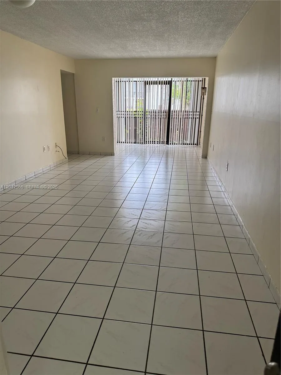 9429 Fontainebleau Blvd # 105-33, Miami, FL 33172 photo 4