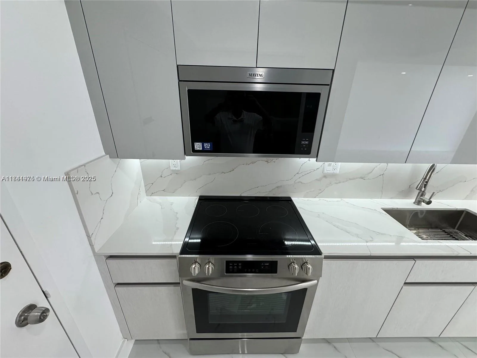 18031 Biscayne Blvd # 502, Aventura, FL 33160 photo 2