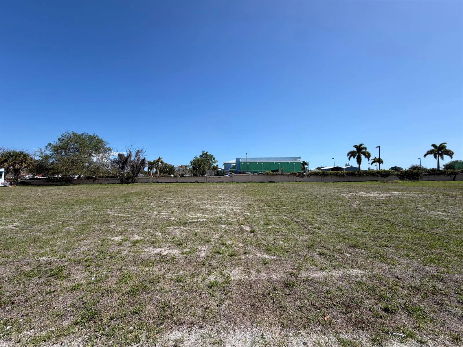 705 SE Tarpon Avenue, Stuart, FL 34994 photo 2
