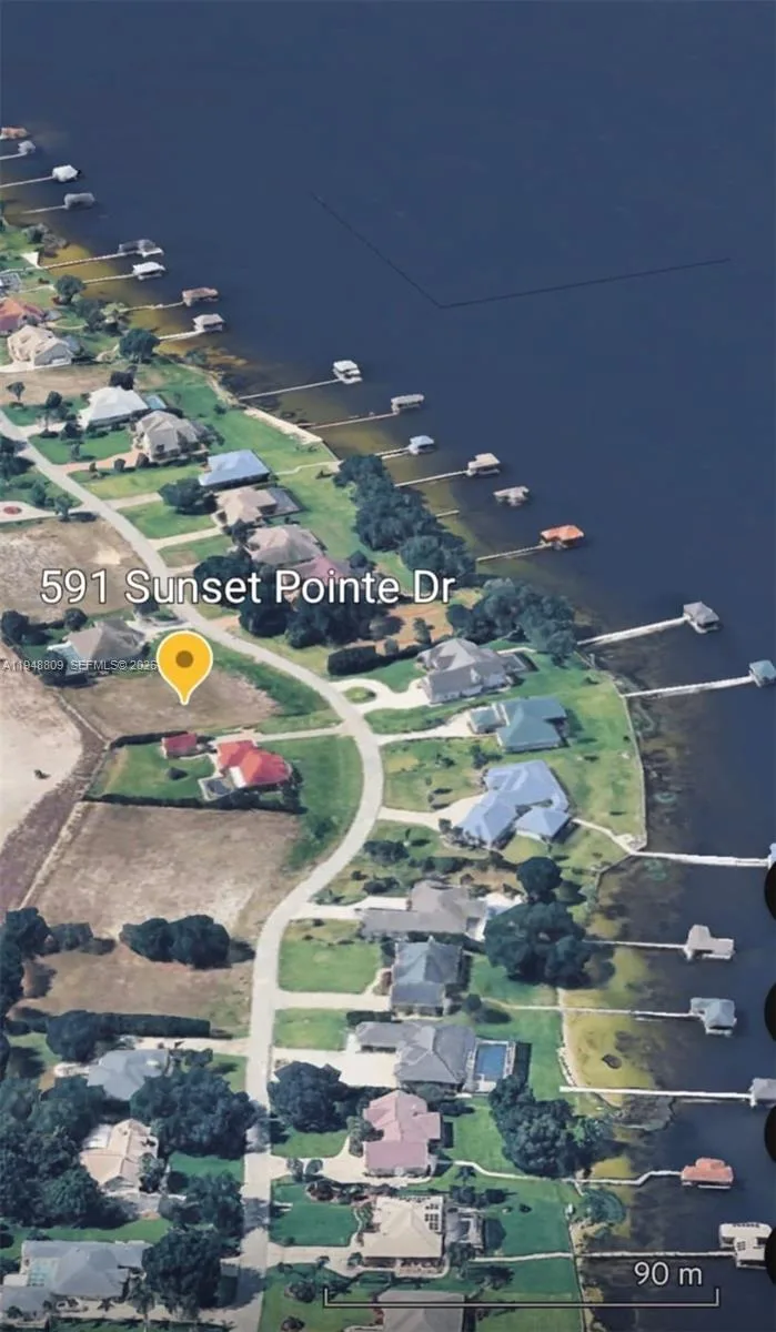 591 Sunset Pointe Dr, Lake Placid, FL 33852 photo 2
