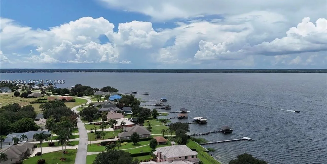 591 Sunset Pointe Dr, Lake Placid, FL 33852 photo 3