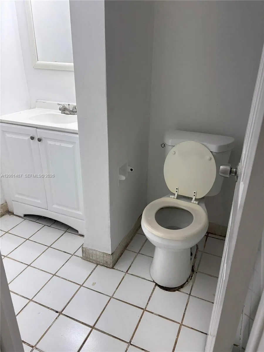 270 NE 142nd St # 14A, Miami, FL 33161 photo 5