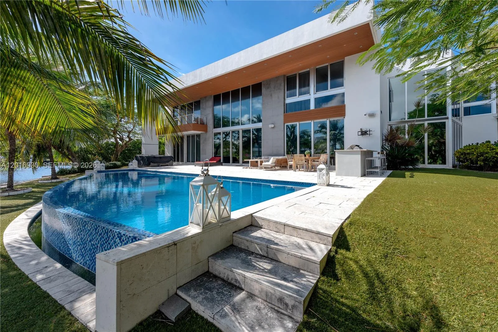 400 Tamarind Dr, Hallandale Beach, FL 33009 photo 10