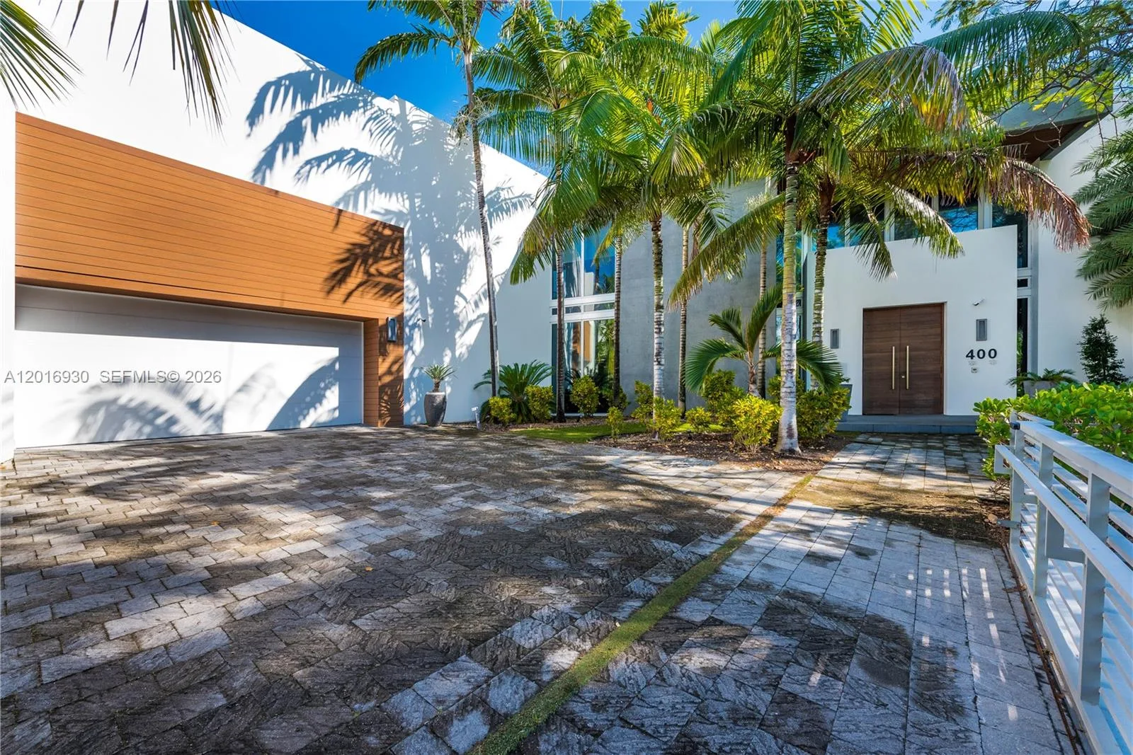 400 Tamarind Dr, Hallandale Beach, FL 33009 photo 3