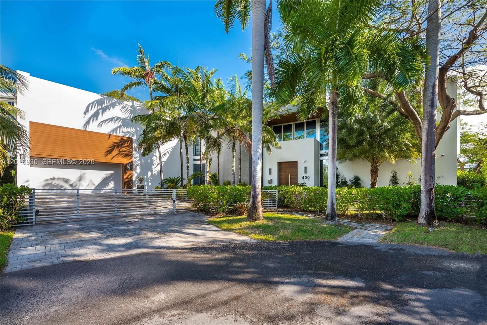400 Tamarind Dr, Hallandale Beach, FL 33009 photo 4
