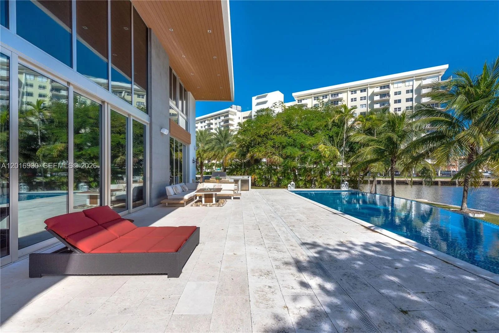 400 Tamarind Dr, Hallandale Beach, FL 33009 photo 5