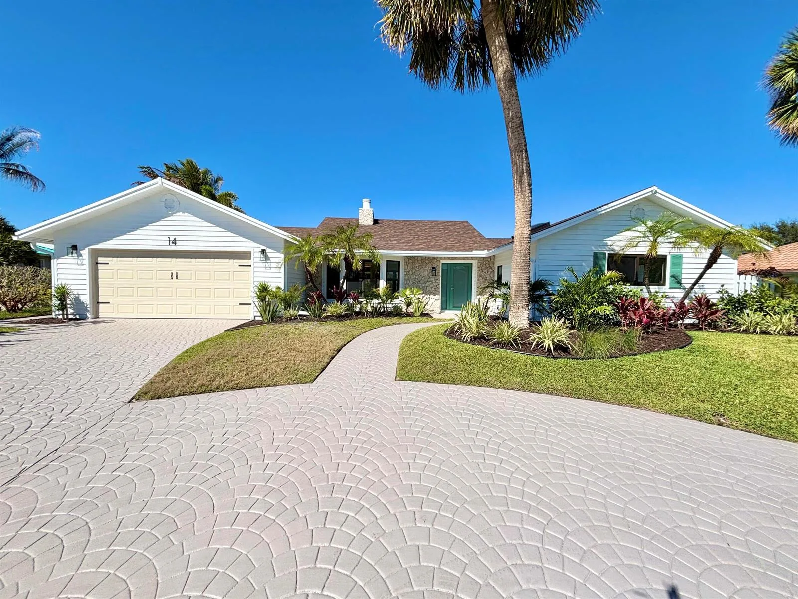 14 SE Paddock Circle, Jupiter, FL 33469
